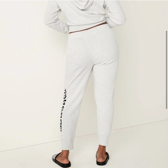 Victoria Secret PINK Soft
Everyday Jogger - Picture 2 of 10
